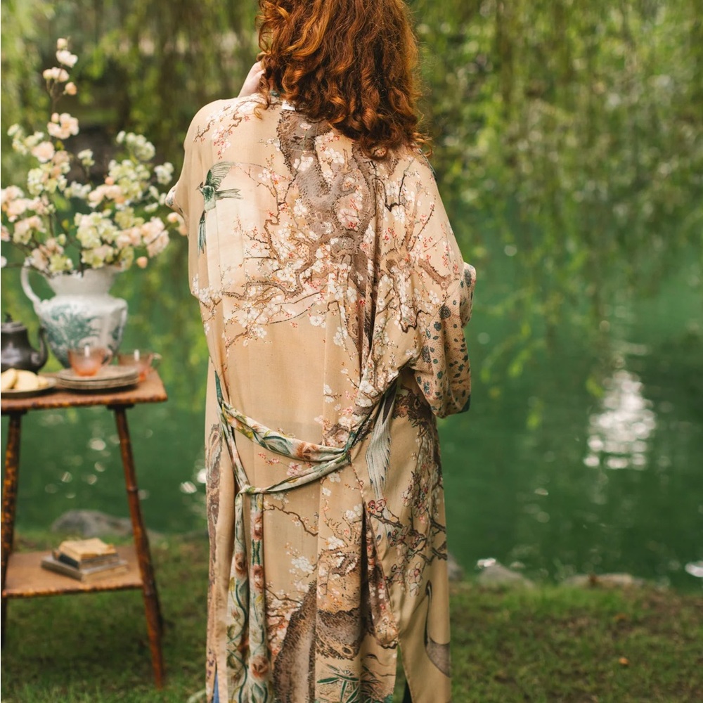 Beige Floral Silk Kimono Robe - Elegant Women’s Yukata